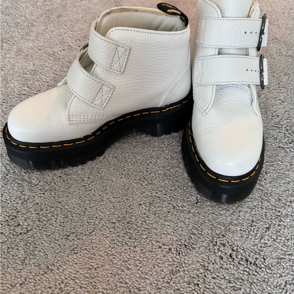 Dr Marten white boot size 7 - Picture 3 of 6